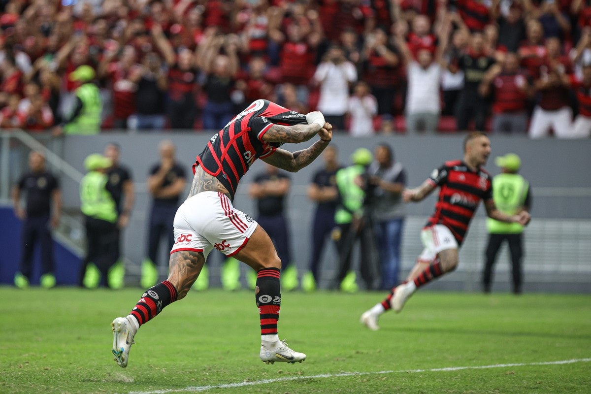 O lance do pênalti marcado a favor do Flamengo contra o Criciúma foi correto? Entenda a regra