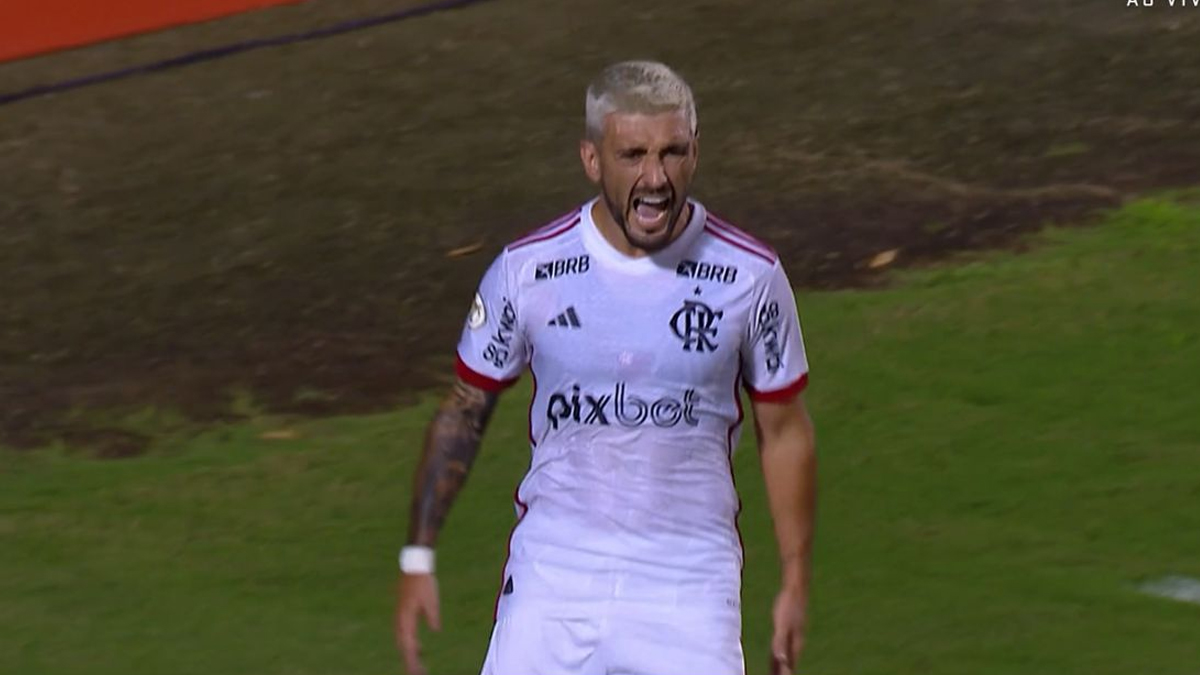 Flamengo alcança 11 pontos no Brasileirão com gol nos minutos finais