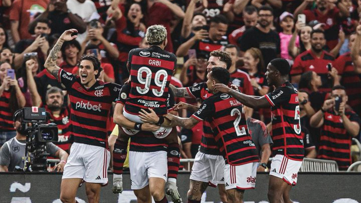 Flamengo e Vitória se encontram em fases diferentes