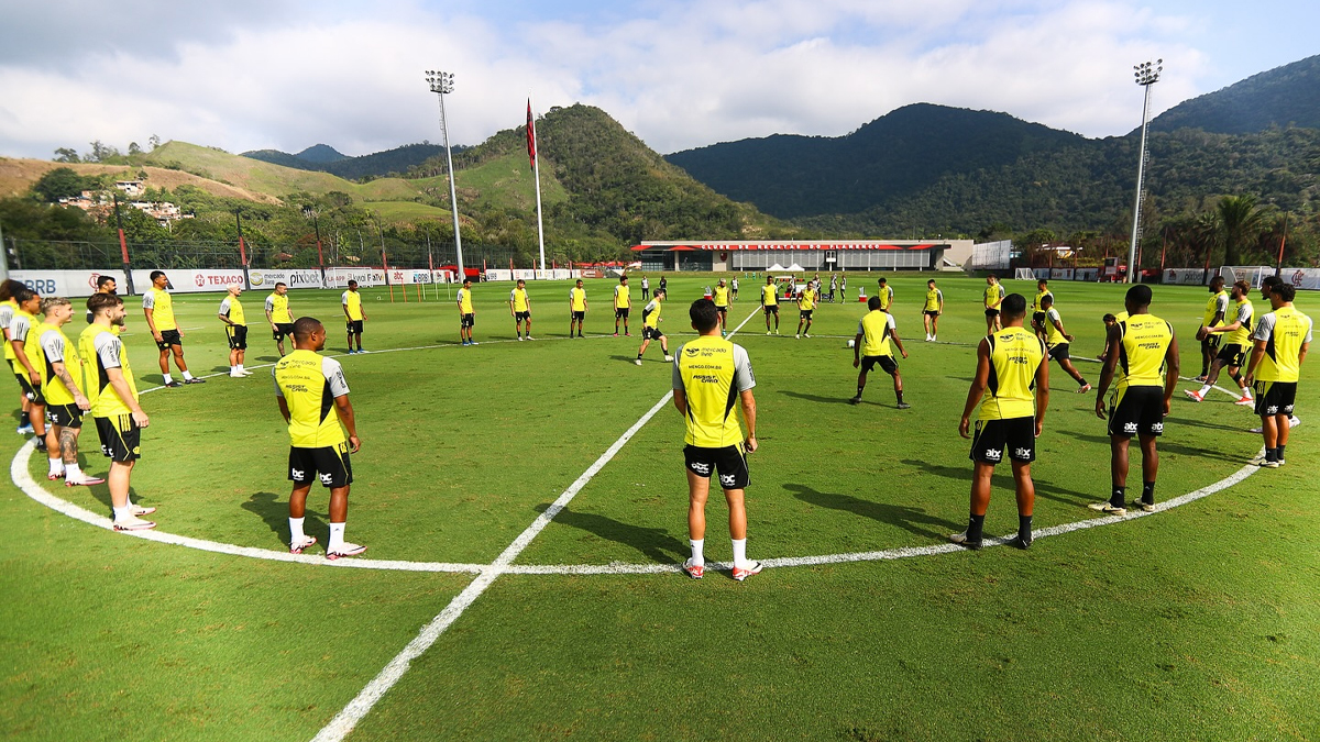 Time do Flamengo inicia os treinos voltado para o jogo contra o Atlético-GO