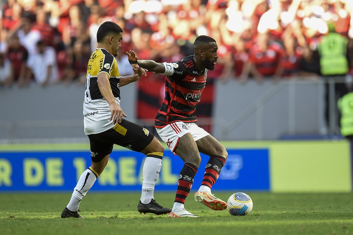 Gramado do Mané Garrincha preocupa Tite: 'Risco de lesão para os atletas'