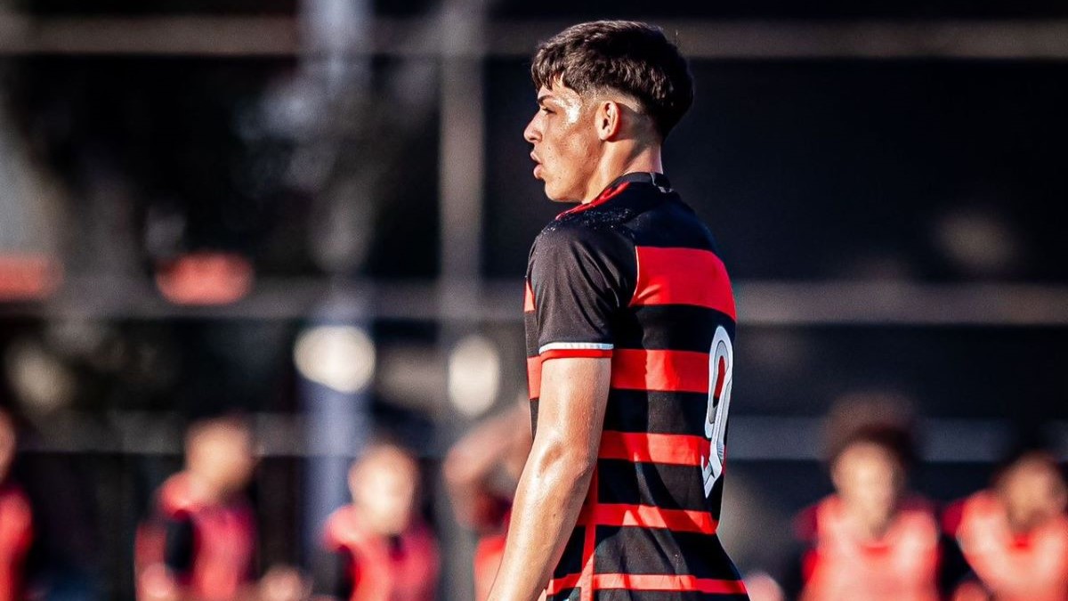 Jóia do sub-17 do Flamengo menciona título conquistado com Filipe Luís