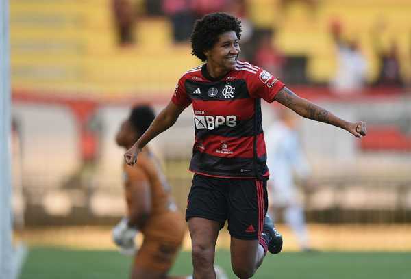 Flamengo traz de volta meia-atacante campeã para o restante do Brasileiro Feminino