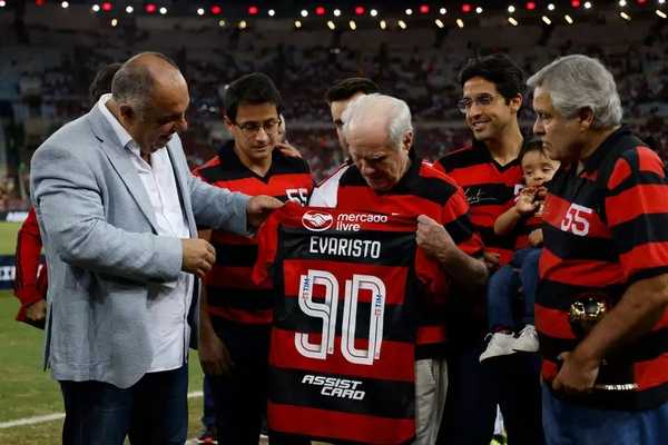 Evaristo de Macedo tem cirurgia bem-sucedida e receberá alta esta semana