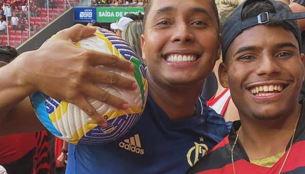 Torcedores do Flamengo compartilham como a bola foi parar no campo e brincam com a fama: “Nós somos os heróis!”