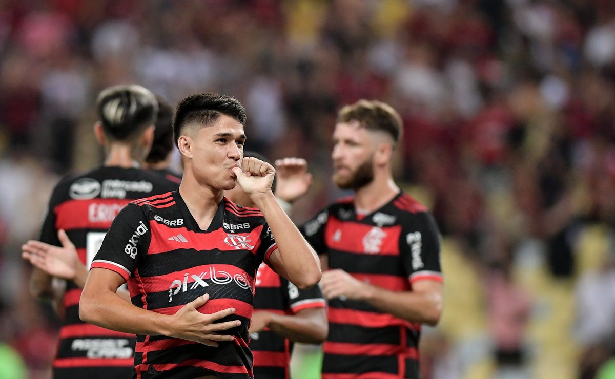 Flamengo amplia vantagem sobre Palmeiras na Copa do Brasil.