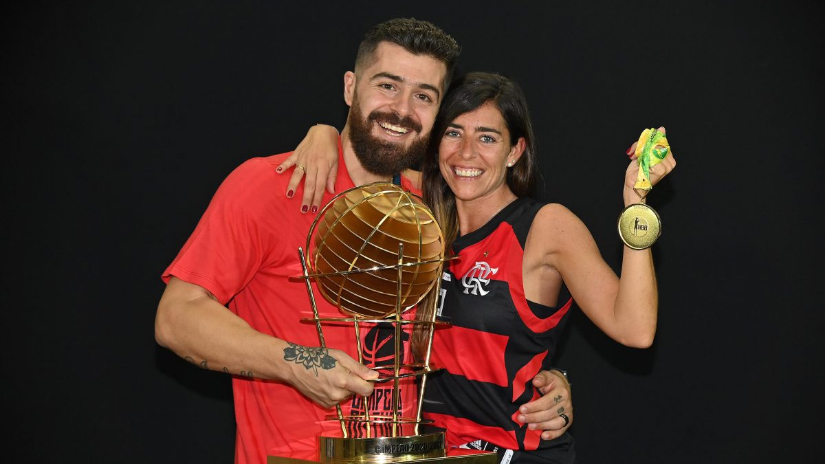 Balbi, estrela do basquete, assina novo contrato com o Flamengo até 2025.