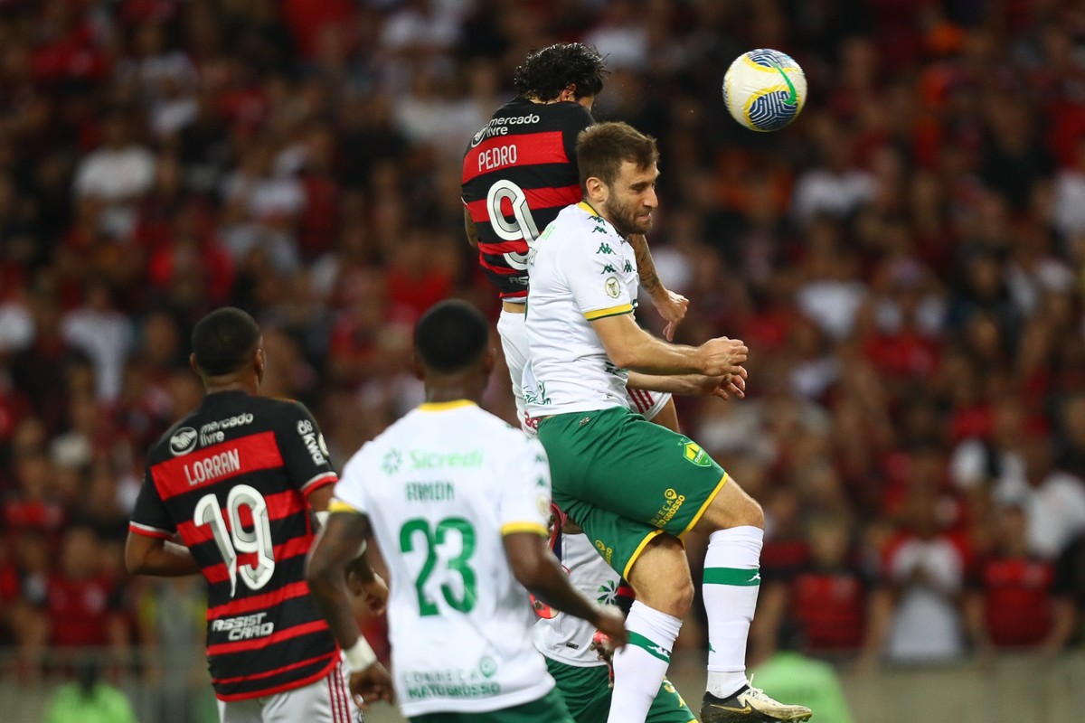 Empate do Flamengo contra o Cuiabá no Maracanã mantém liderança do Brasileirão