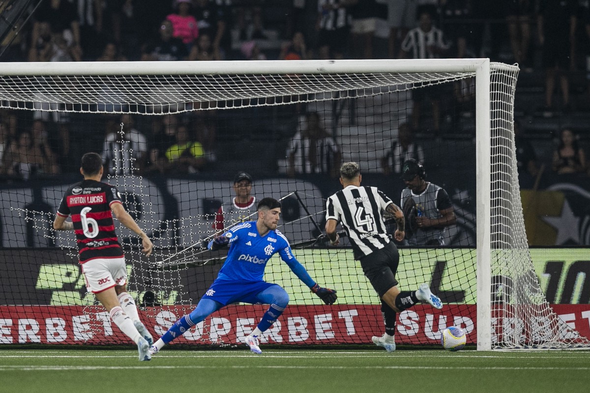 Botafogo derrota Flamengo nos dois turnos do Brasileirão pela primeira vez na era dos pontos corridos