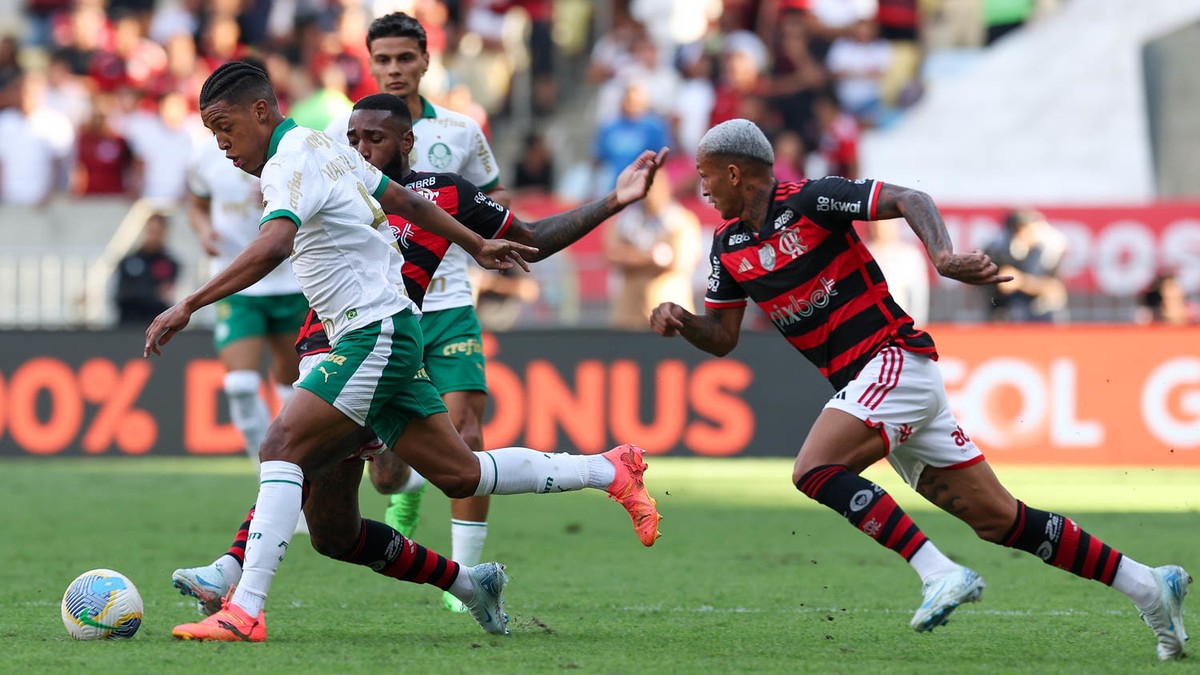 Flamengo e Palmeiras empatam em jogo intenso no Maracanã pelo Brasileirão