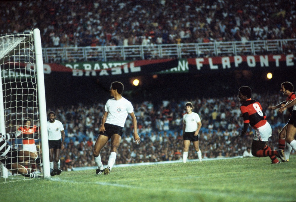 Adílio, autor de um dos gols do título Mundial do Flamengo em 1981, falece aos 64 anos vítima de câncer