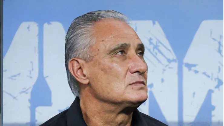 Argel Fuchs critica Tite, treinador do Flamengo, por se queixar do calendário, enfatizando o mesmo ponto de vista.