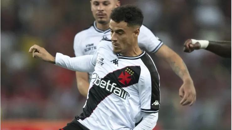 Coutinho volta ao Vasco e marca seu primeiro gol contra o Flamengo, em sua segunda passagem pelo clube.