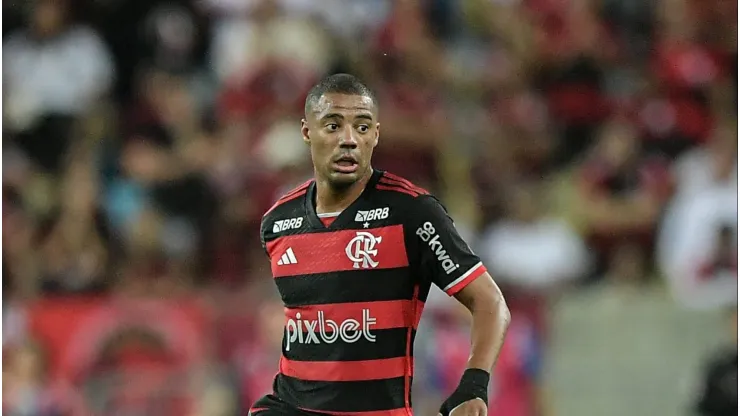 De La Cruz se junta ao elenco em treino e fortalece o Flamengo para próximos desafios.