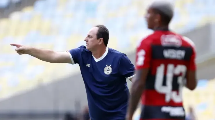 Flamengo avança na classificação contra o Bahia e continua invicto sob o comando de Rogério Ceni