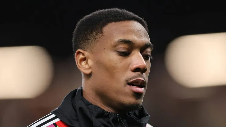 Flamengo decide contratação de Anthony Martial após análise de valores pela diretoria.