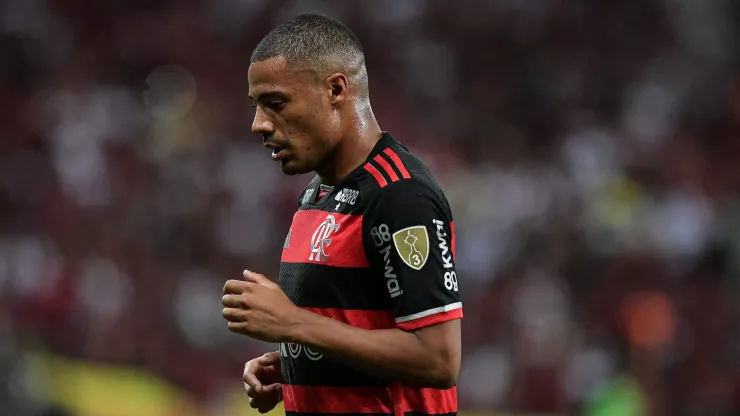 Flamengo pode perder De la Cruz mesmo após contratação de Luiz Araújo.