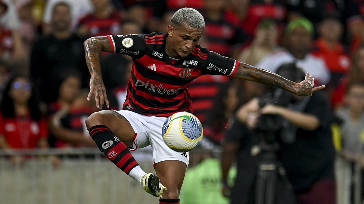 Torcedores do Flamengo criticam desempenho de Wesley contra o São Paulo