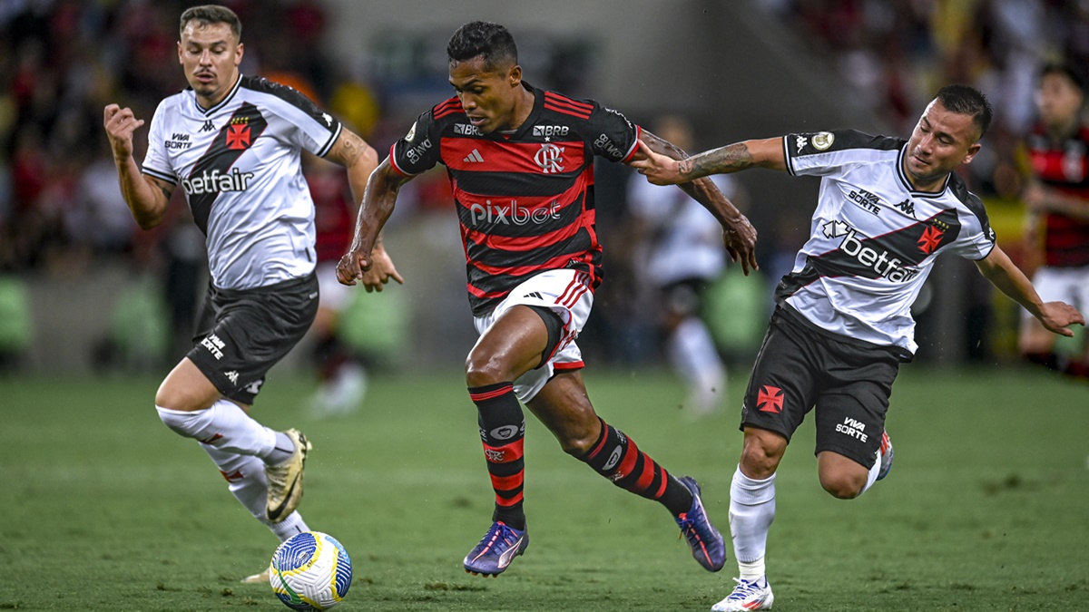 Alex Sandro envia mensagem para os torcedores do Flamengo