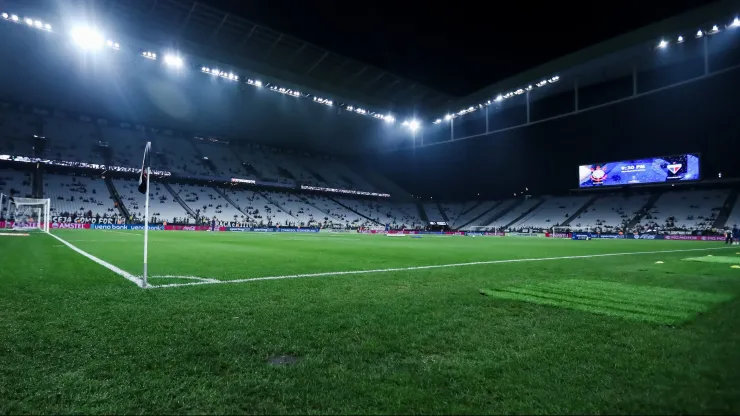 Gerente do estádio do Corinthians detalha estado do campo para receber o Flamengo