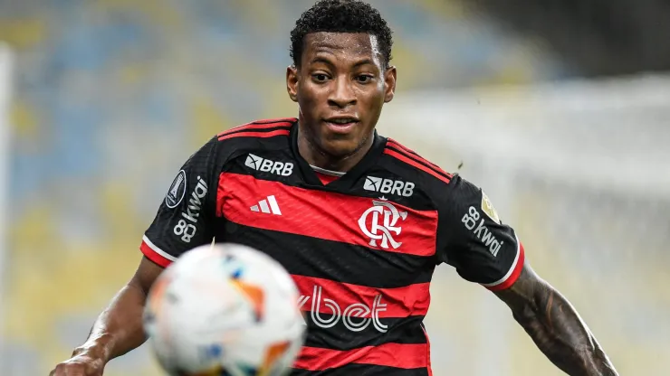 Gerson critica a contratação de Gonzalo Plata pelo Flamengo.