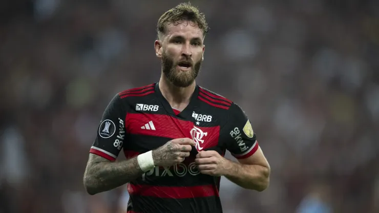 Léo Pereira alcança feito significativo no Flamengo e receberá homenagem