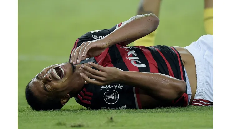 Mau desempenho no Flamengo, Carlinhos atinge sua maior sequência de jogos na carreira