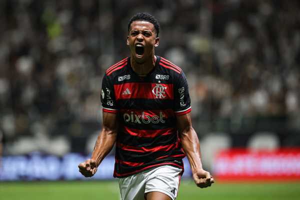 Flamengo inscreve Carlinhos e outros quatro jogadores na Libertadores; confira as alterações na lista