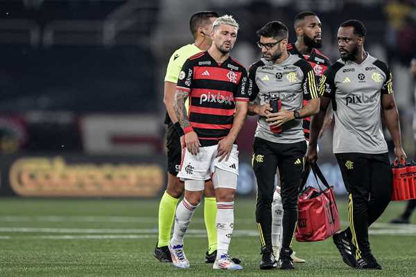 Arrascaeta sente dores na coxa e preocupa o Flamengo, deixando o clássico