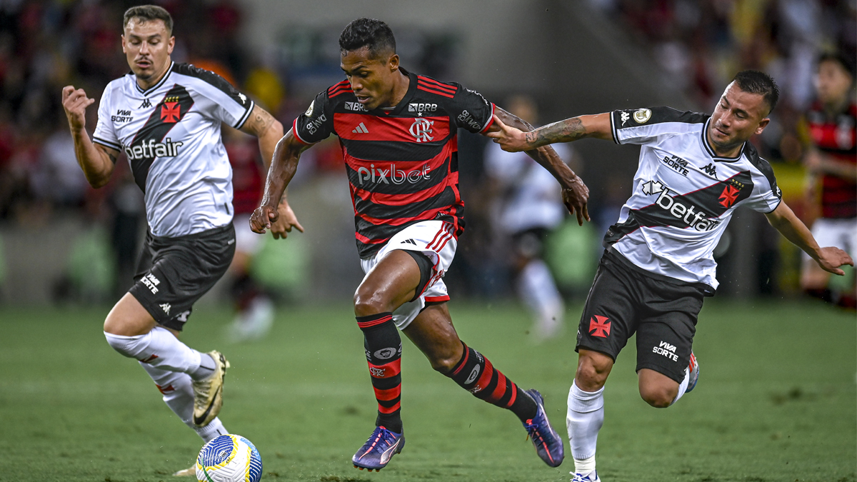 Título revela diálogo após primeiro jogo de Alex Sandro pelo Flamengo