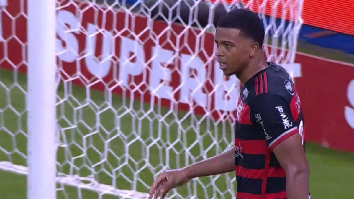 Flamengo expressa solidariedade a Carlinhos e exige ação da CBF após incidente racista no jogo contra o Grêmio.