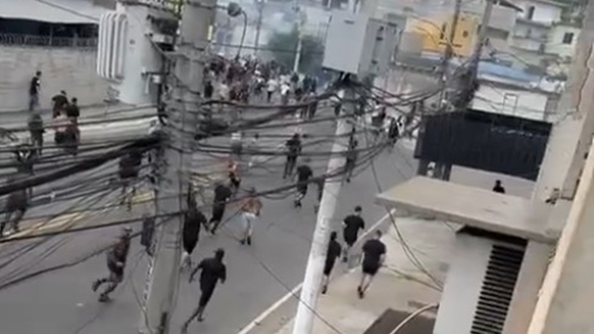 Torcedores do Flamengo e do Vasco são detidos antes do clássico.