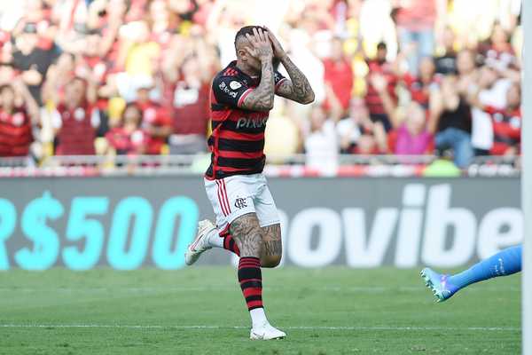 Flamengo: Everton Cebolinha e Viña se lesionam no tendão de Aquiles e deixam Maracanã de cadeira de rodas