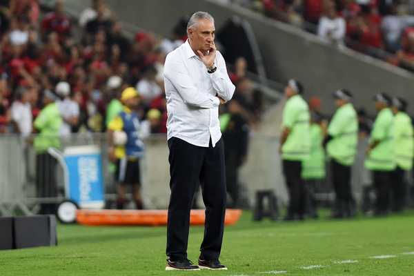 Tite exalta desempenho do Flamengo e critica o calendário apertado