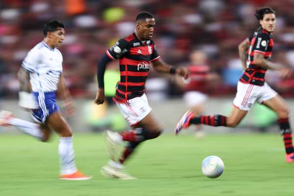 Meninos têm oportunidade com ausências no ataque do Flamengo: Lorran em destaque?