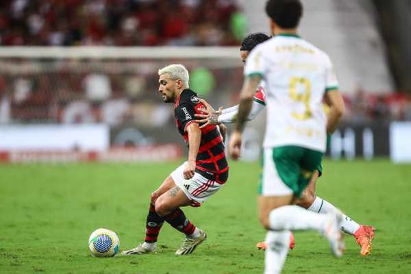 Arrascaeta detalha plano de jogo do Flamengo para derrotar o Palmeiras