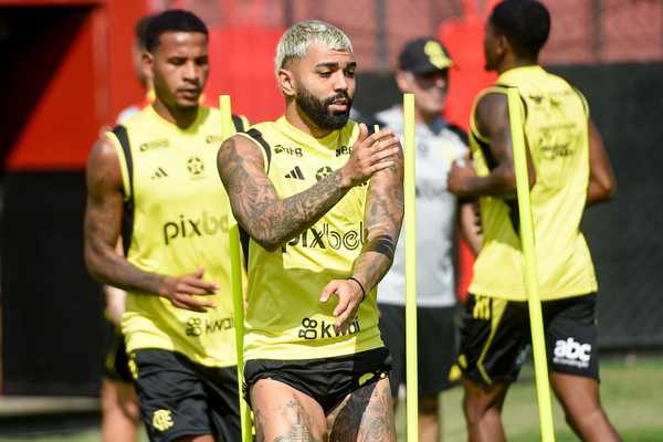 Escalação do Flamengo: treino aponta Gabigol, Bruno Henrique e Carlinhos como titulares contra o São Paulo no Morumbi