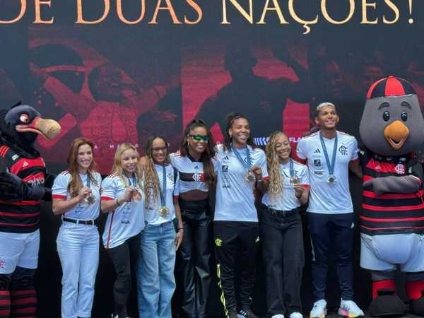 Flamengo presta homenagem aos medalhistas olímpicos dos Jogos de Paris 2024 recém-chegados