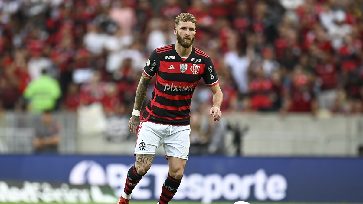 Léo Pereira critica a impaciência da torcida do Flamengo após a derrota para o Peñarol.