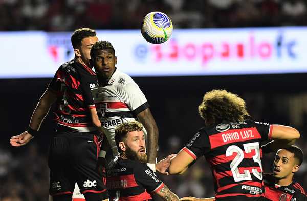 Bola parada continua sendo problema para o Flamengo no Brasileirão? Checamos!