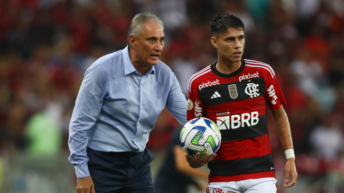 Justifique o esquema tático utilizado no Flamengo e peça paciência