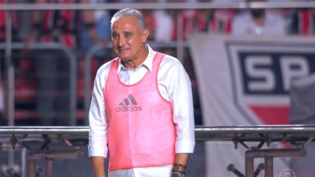 Torcedores do Flamengo exigem que Tite seja demitido