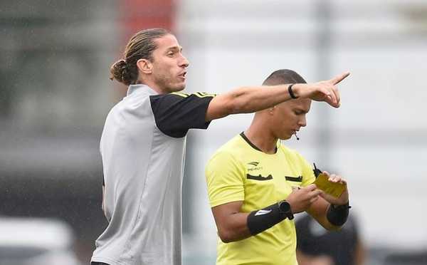 Flamengo, com Filipe Luís, garante vaga nas quartas de final do Brasileirão Sub-20 com três rodadas de antecedência.