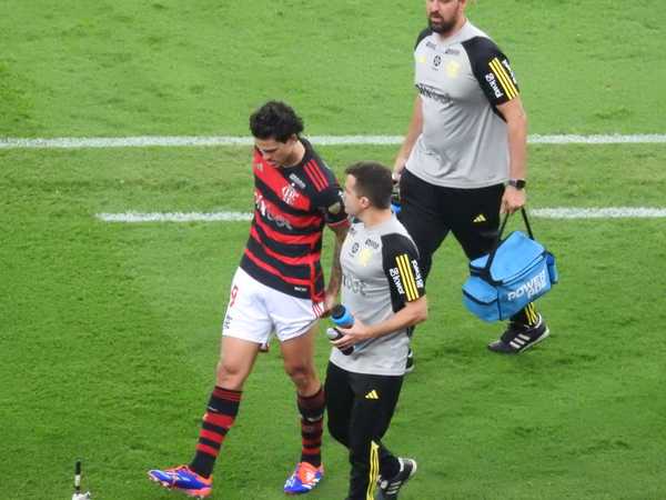 Pedro e Gabigol saem lesionados e deixam o Flamengo preocupado para o retorno da Libertadores