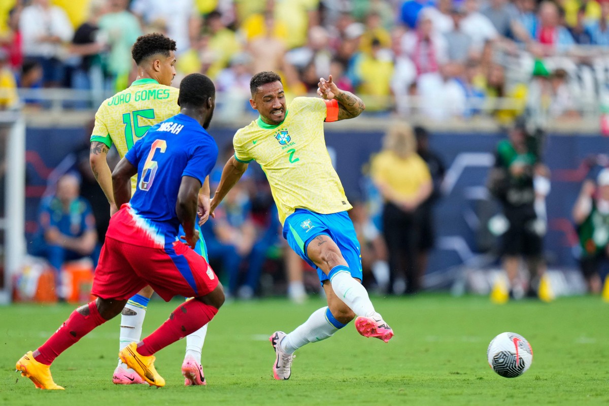 Danilo, líder da seleção brasileira, planeja futuro no Brasil: ‘Santos ou Flamengo’