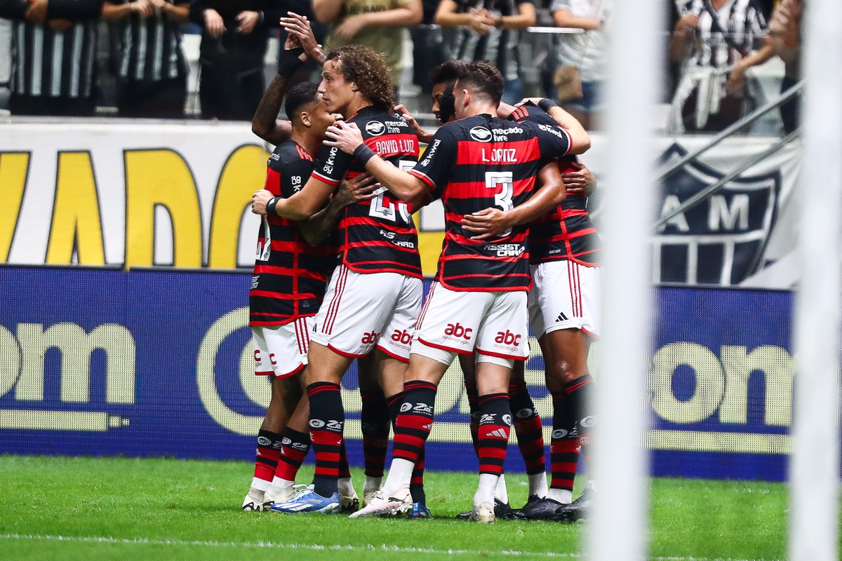 Flamengo brilha contra Atlético-MG, com bom desempenho coletivo e individual de jogadores criticados, sob comando de Tite: leia análise da partida