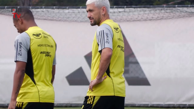 Flamengo conclui treinamentos e parte para Salvador para confronto com o Vitória no Campeonato Brasileiro. Confira a viagem da equipe rubro-negra rumo à Bahia.