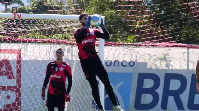 Flamengo encerra os treinos para o clássico contra o Fluminense
O Clássico entre Flamengo e Fluminense está marcado para este domingo (23), às 16h, no Maracanã.