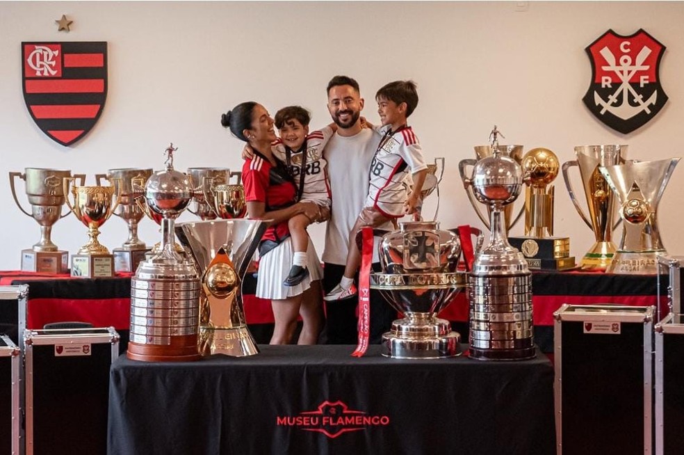 Bandeiras em homenagem a Everton Ribeiro serão exibidas pela torcida do Flamengo ante seu retorno como adversário Novamente.