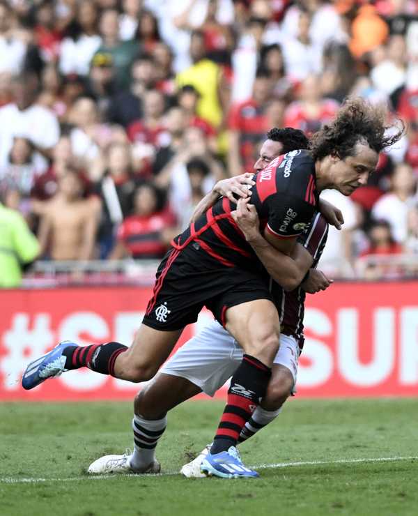 David Luiz se lesiona no joelho contra o Fluminense e se torna mais um desfalque no Flamengo